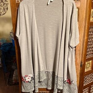 Cato Gray Floral Kimono Top